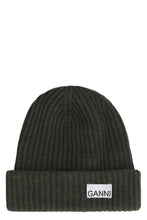 Load image into Gallery viewer, Ribbed knit beanie
