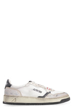 Load image into Gallery viewer, Medalist low-top sneakers
