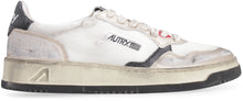 Load image into Gallery viewer, Medalist low-top sneakers
