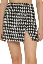 Load image into Gallery viewer, Houndstooth mini skirt
