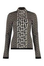 Load image into Gallery viewer, Fine-knit sweater

