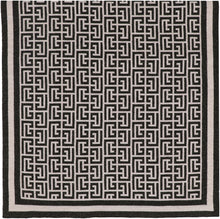 Load image into Gallery viewer, Jacquard motif knitted scarf
