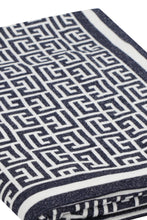 Load image into Gallery viewer, Jacquard motif knitted scarf
