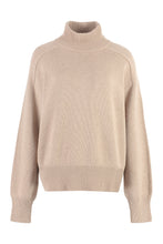 Load image into Gallery viewer, Turtleneck wool pullover
