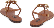 Load image into Gallery viewer, Leather thong-sandals
