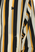 Load image into Gallery viewer, Hooded windbreaker
