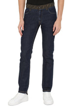 Load image into Gallery viewer, Slim fit jeans
