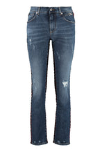 Load image into Gallery viewer, Boyfriend-fit jeans
