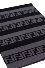 Load image into Gallery viewer, Virgin wool scarf
