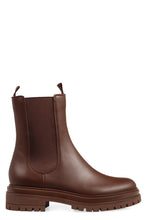 Load image into Gallery viewer, Leather Chelsea boots
