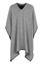 Load image into Gallery viewer, Wool poncho
