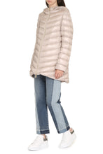 Load image into Gallery viewer, Resort hooded down jacket
