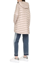 Load image into Gallery viewer, Resort hooded down jacket
