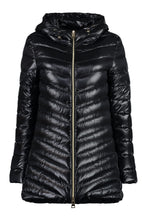 Load image into Gallery viewer, Resort hooded down jacket

