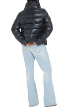 Load image into Gallery viewer, Snap button fastening down jacket
