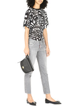 Load image into Gallery viewer, Jennifer Cropped jeans
