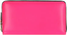 Load image into Gallery viewer, Leather zip around wallet
