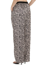 Load image into Gallery viewer, Printed silk pants
