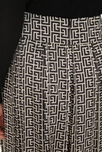 Load image into Gallery viewer, Printed trouser skirt
